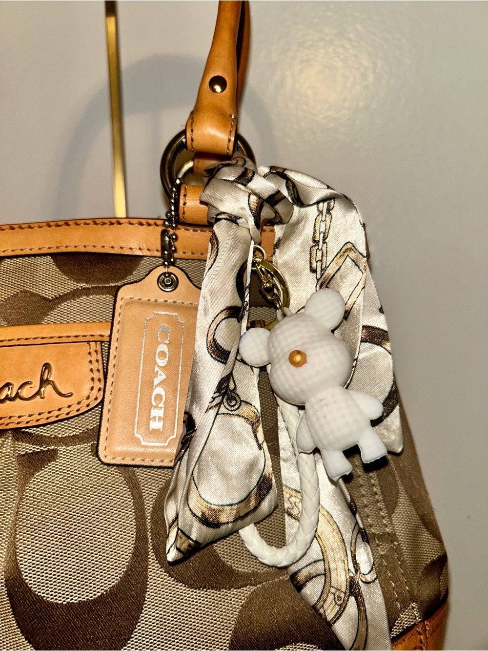 Coach Hampton Signature Monogram Handbag . Y2K Vintage Beauty - Picture 3 of 15